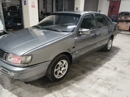 Volkswagen Passat 1994 года за 700 000 тг. в Астана – фото 2