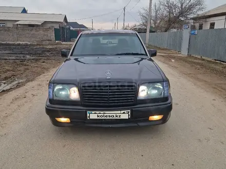 Mercedes-Benz E 320 1994 года за 2 400 000 тг. в Жетысай – фото 7