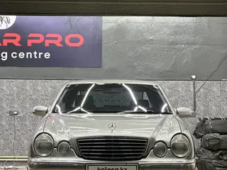 Mercedes-Benz E 320
