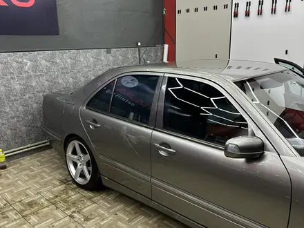 Mercedes-Benz E 320 2001 года за 7 200 000 тг. в Шымкент – фото 3