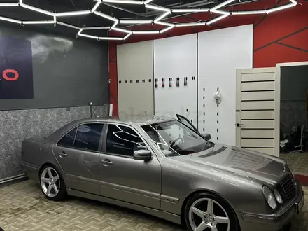 Mercedes-Benz E 320 2001 года за 7 200 000 тг. в Шымкент – фото 2