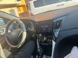 Hyundai Sonata 2011 года за 6 200 000 тг. в Атырау – фото 2