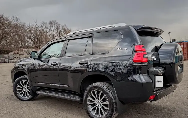 Toyota Land Cruiser Prado 2022 года за 32 900 000 тг. в Алматы