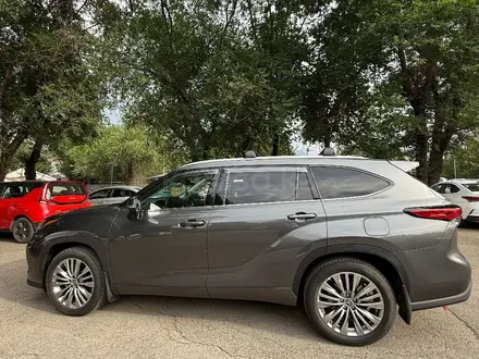 Toyota Highlander 2023 года за 34 500 000 тг. в Алматы – фото 9