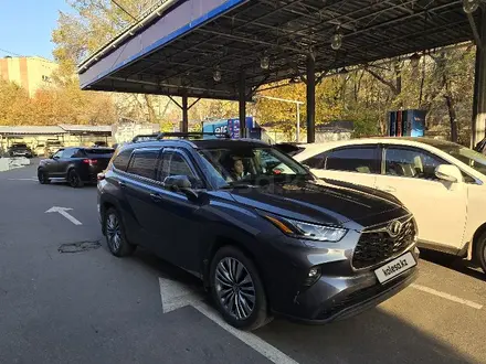 Toyota Highlander 2023 года за 34 500 000 тг. в Алматы – фото 26