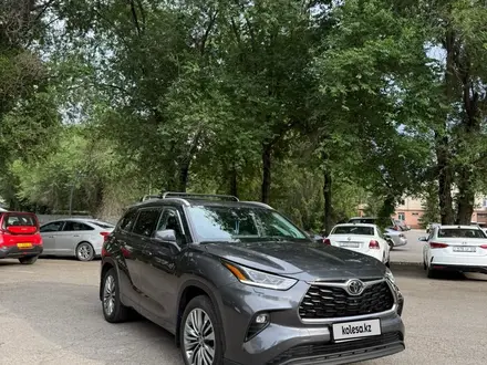 Toyota Highlander 2023 года за 34 500 000 тг. в Алматы – фото 3