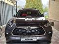 Toyota Highlander 2023 года за 34 500 000 тг. в Алматы – фото 25