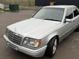 Mercedes-Benz E 200 1995 годаүшін2 500 000 тг. в Алматы