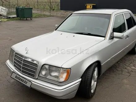 Mercedes-Benz E 200 1995 года за 2 500 000 тг. в Алматы