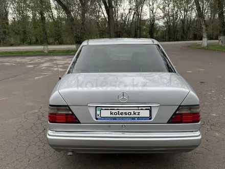 Mercedes-Benz E 200 1995 года за 2 500 000 тг. в Алматы – фото 2