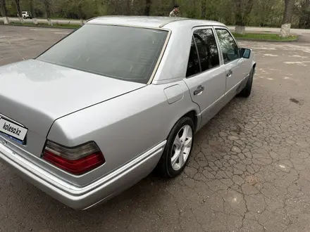 Mercedes-Benz E 200 1995 года за 2 500 000 тг. в Алматы – фото 5