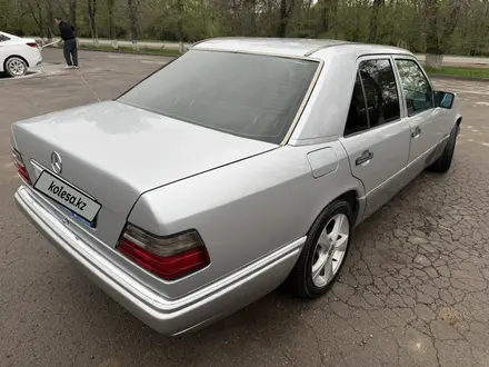 Mercedes-Benz E 200 1995 года за 2 500 000 тг. в Алматы – фото 6