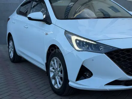 Hyundai Accent 2021 года за 6 990 000 тг. в Кызылорда – фото 2