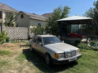 Mercedes-Benz E 230