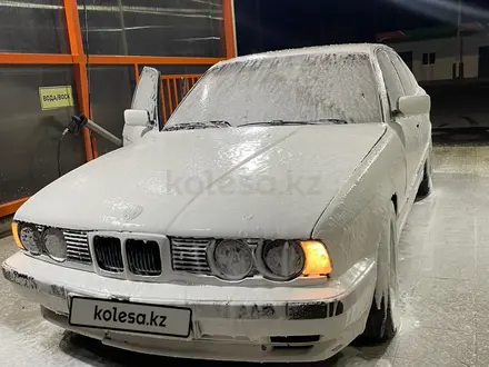 BMW 525 1990 года за 900 000 тг. в Атырау – фото 4