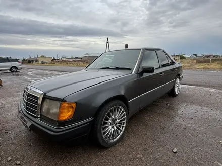 Mercedes-Benz E 230 1992 года за 1 050 000 тг. в Мерке – фото 2