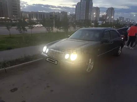 Mercedes-Benz E 230 1996 года за 2 200 000 тг. в Астана – фото 3