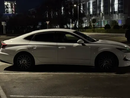 Hyundai Sonata 2020 года за 9 000 000 тг. в Актау – фото 2