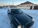 Mercedes-Benz E 320 1997 года за 2 900 000 тг. в Актау – фото 2