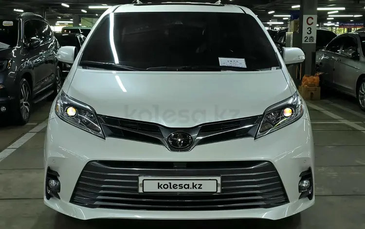 Toyota Sienna 2018 года за 18 900 000 тг. в Алматы