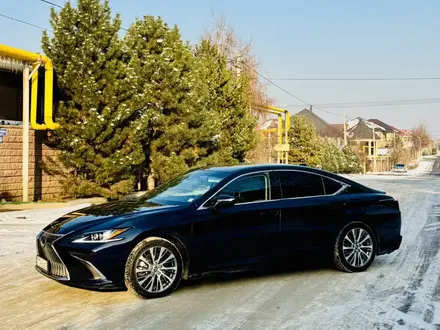 Lexus ES 350 2018 года за 19 500 000 тг. в Алматы – фото 14