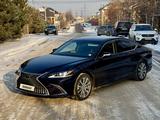 Lexus ES 350 2018 года за 19 000 000 тг. в Алматы – фото 2