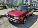 Volkswagen Golf 1994 годаүшін1 750 000 тг. в Астана