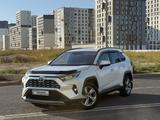 Toyota RAV4 2020 года за 14 400 000 тг. в Актобе