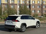 Toyota RAV4 2020 года за 14 400 000 тг. в Актобе – фото 5