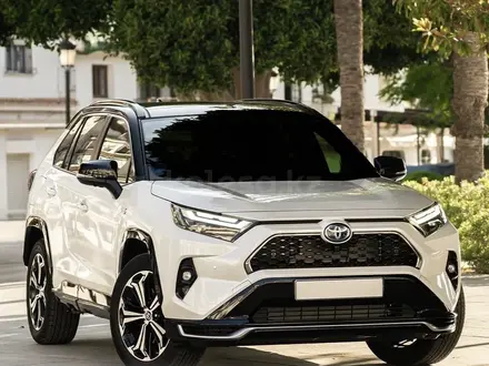 Задний молдинг Toyota Rav-4 за 18 500 тг. в Алматы