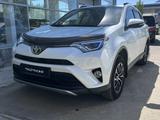 Toyota RAV4 2018 года за 11 300 000 тг. в Уральск – фото 2
