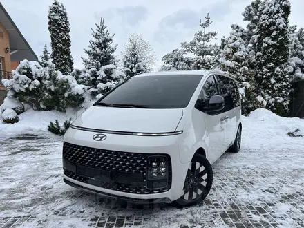 Hyundai Staria 2022 года за 23 000 000 тг. в Уральск