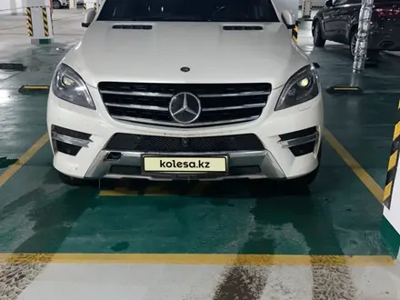 Mercedes-Benz ML 400 2014 года за 16 500 000 тг. в Астана