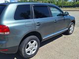 Volkswagen Touareg 2006 года за 4 500 000 тг. в Усть-Каменогорск – фото 2