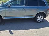 Volkswagen Touareg 2006 года за 4 500 000 тг. в Усть-Каменогорск – фото 4