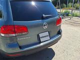 Volkswagen Touareg 2006 года за 4 500 000 тг. в Усть-Каменогорск – фото 5
