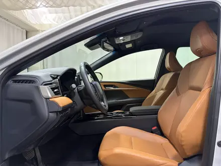 Toyota Camry Luxe eCVT 2024 года за 22 600 000 тг. в Алматы – фото 12