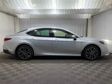 Toyota Camry Luxe eCVT 2024 года за 22 600 000 тг. в Алматы – фото 17