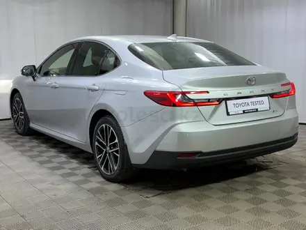 Toyota Camry Luxe eCVT 2024 года за 22 600 000 тг. в Алматы – фото 2