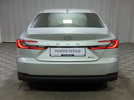 Toyota Camry Luxe eCVT 2024 года за 22 600 000 тг. в Алматы – фото 4