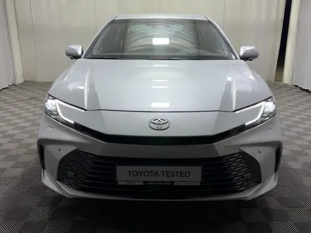 Toyota Camry Luxe eCVT 2024 года за 22 600 000 тг. в Алматы – фото 5