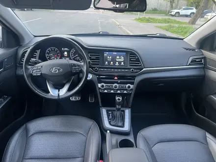 Hyundai Elantra 2020 года за 8 499 000 тг. в Алматы – фото 8