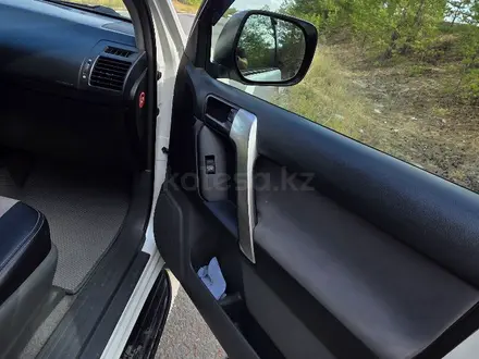 Toyota Land Cruiser Prado 2013 года за 16 000 000 тг. в Семей – фото 37