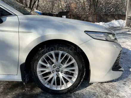 Toyota Camry 2020 года за 16 000 000 тг. в Алматы – фото 7