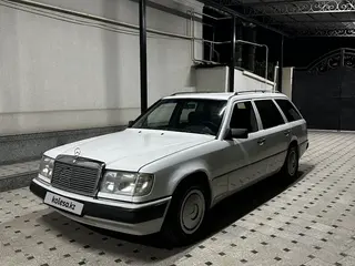 Mercedes-Benz E 230