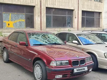 BMW 318 1998 года за 2 000 000 тг. в Алматы