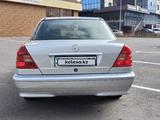 Mercedes-Benz C 180 1998 года за 2 600 000 тг. в Караганда – фото 5