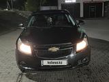 Chevrolet Cruze 2011 года за 3 350 000 тг. в Караганда – фото 2