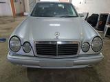 Mercedes-Benz E 200 1997 года за 2 800 000 тг. в Тараз