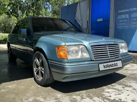 Mercedes-Benz E 220 1994 года за 1 700 000 тг. в Алматы – фото 4